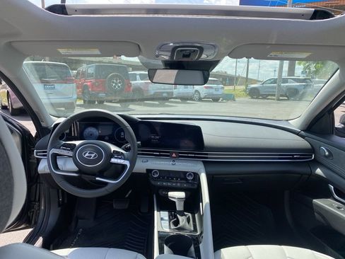 New 2025 Hyundai Elantra Limited FWD image 24