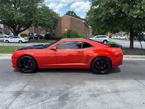 Used 2010 Chevrolet Camaro SS w/ RS Package RWD image 3