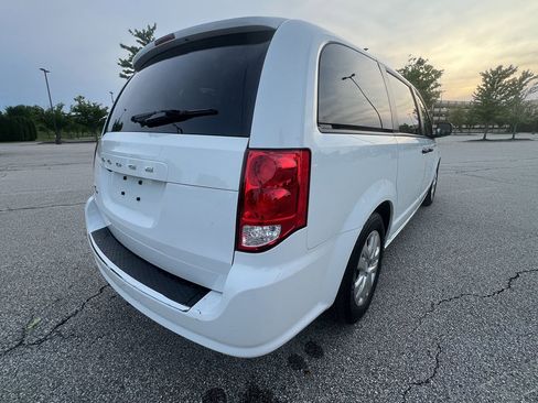 Used 2019 Dodge Grand Caravan SE w/ UConnect Hands-Free Group FWD image 5