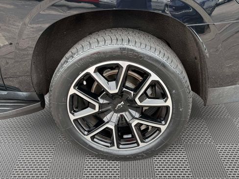 Used 2022 Chevrolet Suburban RST w/ Luxury Package AWD/4WD image 33