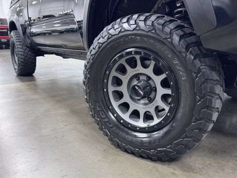 Used 2021 Toyota Tacoma TRD Off-Road AWD/4WD image 3