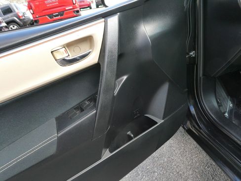 Used 2015 Toyota Corolla LE image 14