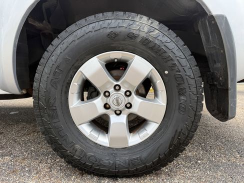 Used 2009 Nissan Frontier SE w/ SE Value Truck Pkg AWD/4WD image 31