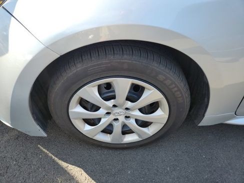 Used 2024 Toyota Corolla LE FWD image 5