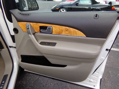 Used 2012 Lincoln MKX FWD image 30