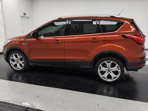Used 2019 Ford Escape Titanium AWD/4WD image 3