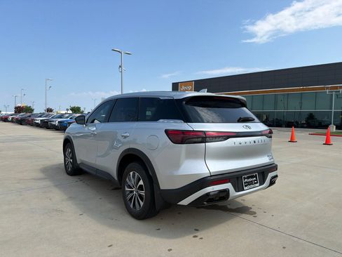 Used 2023 INFINITI QX60 Pure FWD image 3