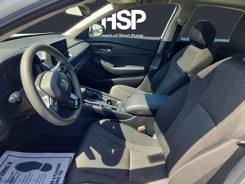 Used 2023 Honda Accord EX image 9
