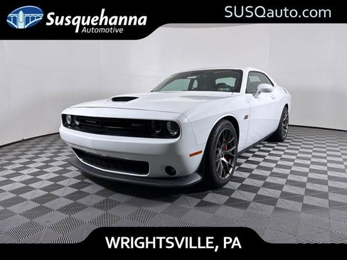 Used 2016 Dodge Challenger SRT w/ Technology Group image 17