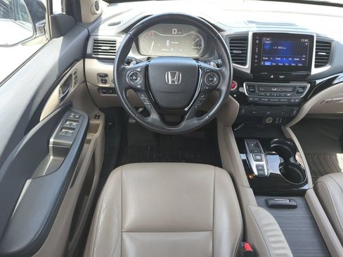 Used 2017 Honda Pilot Touring image 14