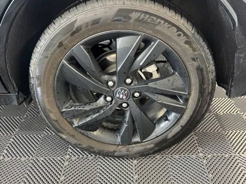 Used 2025 Buick Encore GX Sport Touring FWD image 9