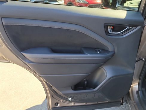 Used 2025 Subaru Forester Touring image 10