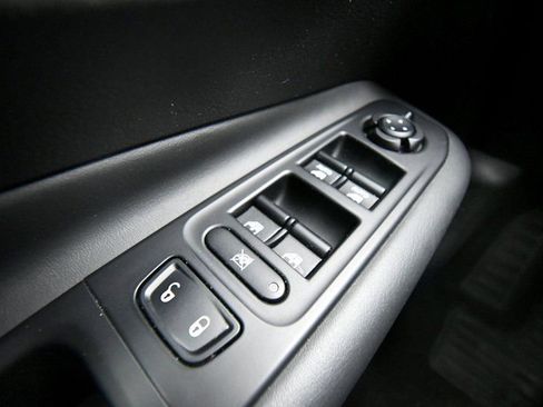 Used 2023 Jeep Renegade Latitude AWD/4WD image 19