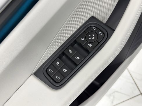 New 2026 Porsche Macan 4 Electric image 28