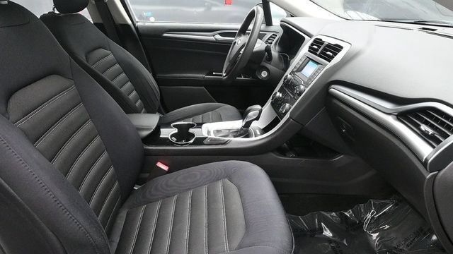 Used 2015 Ford Fusion SE FWD image 11