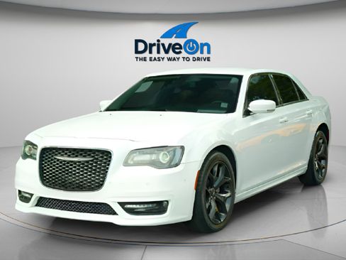 Used 2021 Chrysler 300 Touring L image 4