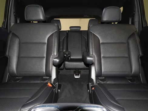 Used 2025 Chevrolet Traverse LT image 31