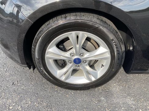 Used 2014 Ford Focus SE w/ SE Winter Package FWD image 9