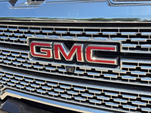 Used 2021 GMC Sierra 2500 Denali w/ Denali Black Diamond Edition AWD/4WD image 4
