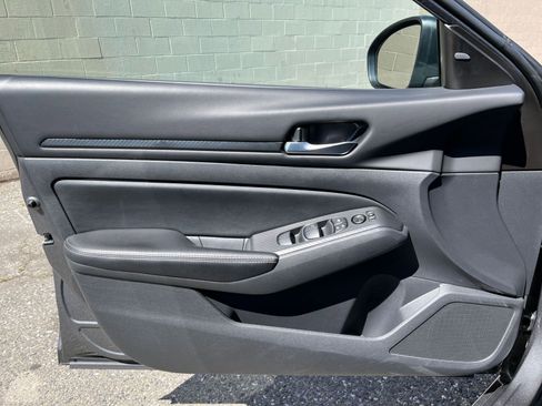 Used 2025 Nissan Altima 2.5 SV image 18