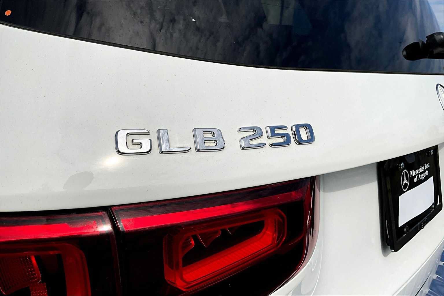 Used 2021 Mercedes-Benz GLB 250 4MATIC image 10