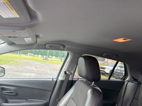 Used 2020 Chevrolet Trax LT w/ LT Convenience Package AWD/4WD image 8