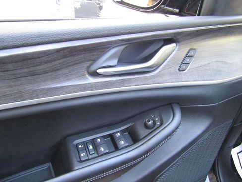 Used 2024 Jeep Grand Cherokee L Limited w/ Luxury Tech Group II image 28