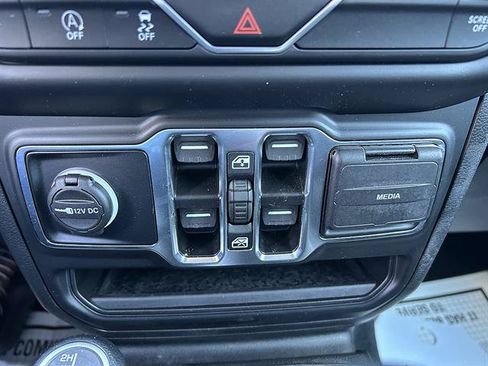 Used 2022 Jeep Gladiator Sport AWD/4WD image 24
