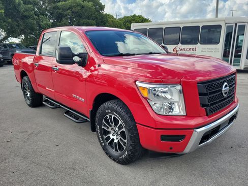 Used 2021 Nissan Titan SV w/ SV Convenience Package AWD/4WD image 3