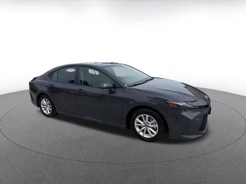 Used 2025 Toyota Camry LE image 2