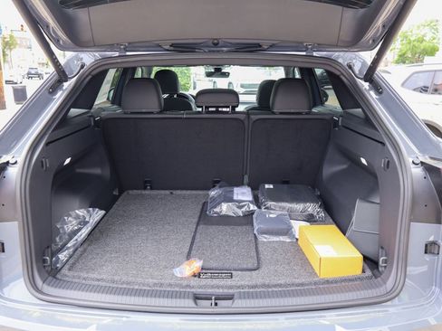 New 2026 Volkswagen Tiguan SE R-Line AWD/4WD image 10