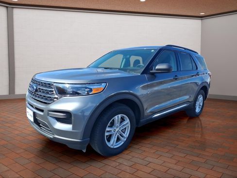 Used 2024 Ford Explorer XLT w/ Class IV Trailer Tow Package image 4