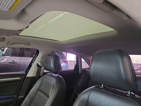 Used 2019 Volkswagen Jetta SEL w/ Cold Weather Package FWD image 13