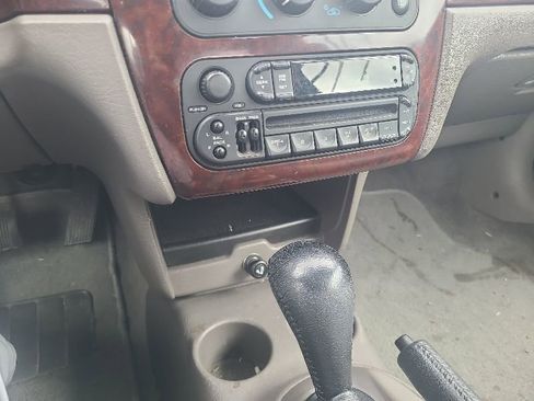 Used 2001 Chrysler Sebring LXi FWD image 15