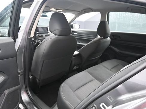 Used 2025 Nissan Altima 2.5 SV FWD image 12
