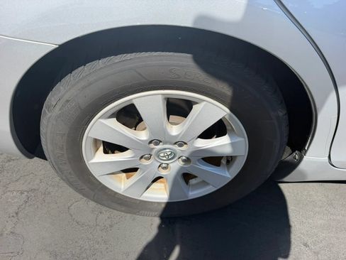 Used 2009 Toyota Camry Hybrid w/ Leather Pkg FWD image 30