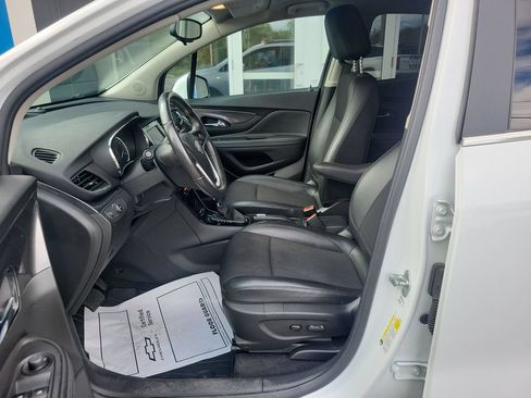 Certified 2022 Buick Encore Preferred AWD/4WD image 11