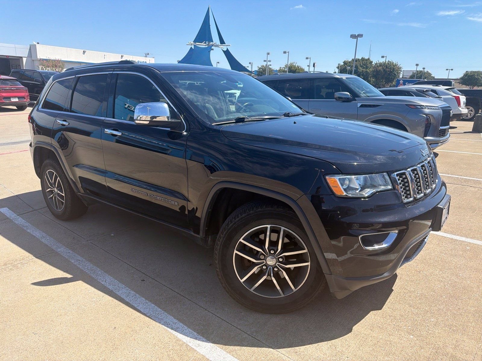 Used 2018 Jeep Grand Cherokee Limited AWD/4WD image 2