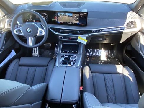 New 2025 BMW X7 M60i w/ Climate Comfort Package image 15
