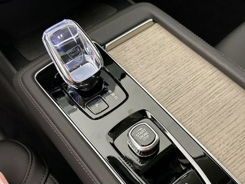 New 2025 Volvo XC90 B6 Core w/ Climate Package image 9