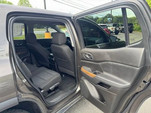 Used 2020 GMC Acadia SLE FWD image 15