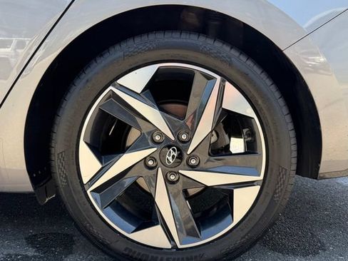 Used 2021 Hyundai Elantra SEL w/ Convenience + Premium Package FWD image 11