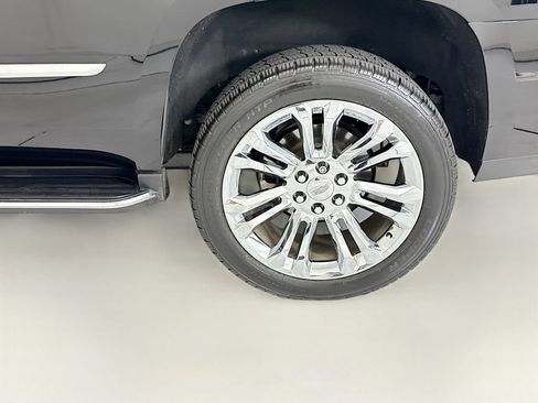 Used 2020 Cadillac Escalade Luxury w/ LPO, Radiant Package AWD/4WD image 30