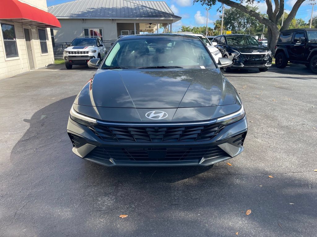 Used 2024 Hyundai Elantra Limited FWD image 8