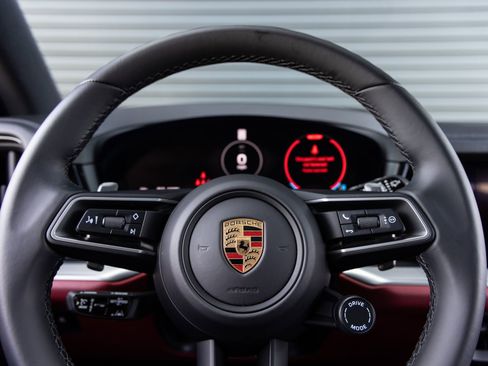 Certified 2024 Porsche Cayenne AWD/4WD image 14