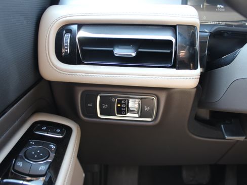 Used 2021 Lincoln Aviator AWD image 17