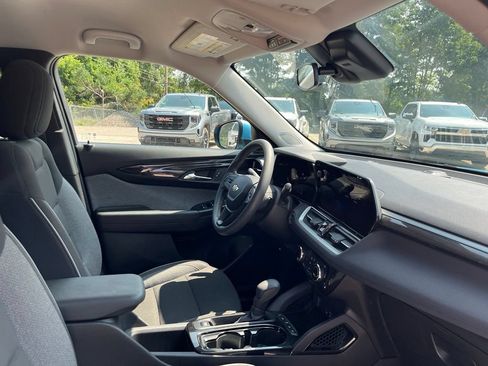 Used 2025 Chevrolet TrailBlazer LT AWD/4WD image 37