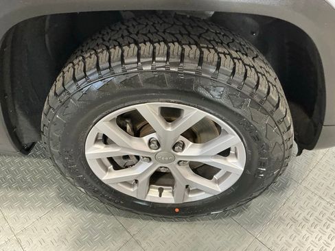 Used 2022 Jeep Grand Cherokee L Limited AWD/4WD image 55