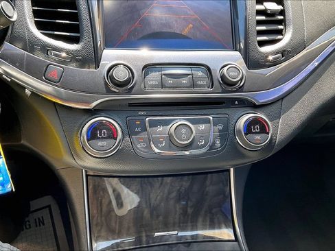 Used 2014 Chevrolet Impala LT w/ Convenience Package FWD image 17