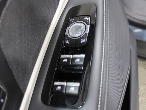 Used 2025 Lincoln Nautilus Premier AWD/4WD image 7